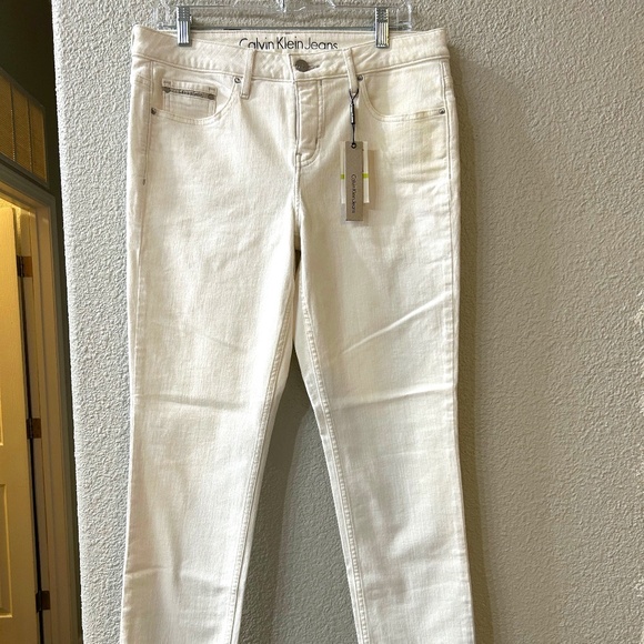 Calvin Klein Jeans, Womens Curvy Skinny Whitewash NWT - Picture 1 of 10
